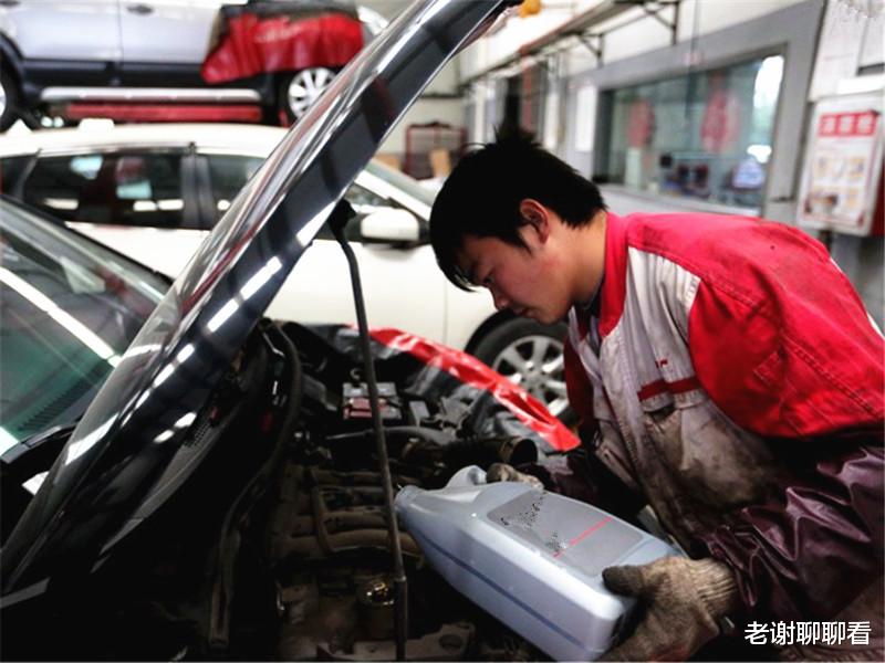4s店|5000公里换一次机油靠谱吗？专家：别听4S店胡扯了，发动机都快废了！