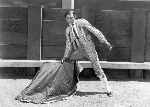 倾国倾城|一个倾国倾城的男演员:妙龄女子疯狂迷恋,31岁病逝,8万人送别