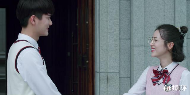 李溪芮|评分3.6！李溪芮的尬演神剧，善良女主给蜗牛遮雨，男主全程面瘫