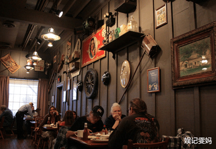 #美国#美国累计确诊157万，死亡人数将破10万，为何美民们还是如此淡定？