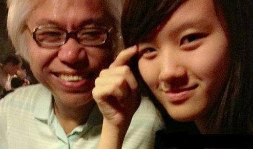 白敬亭|因“爷孙恋”走红，如今7年过去，17岁少女被折磨得失去了笑容