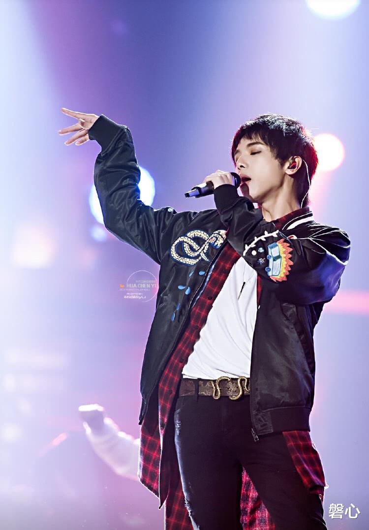 #华晨宇#华晨宇好惨，《歌手》总决赛再次被迫改歌名，新名字太难听了