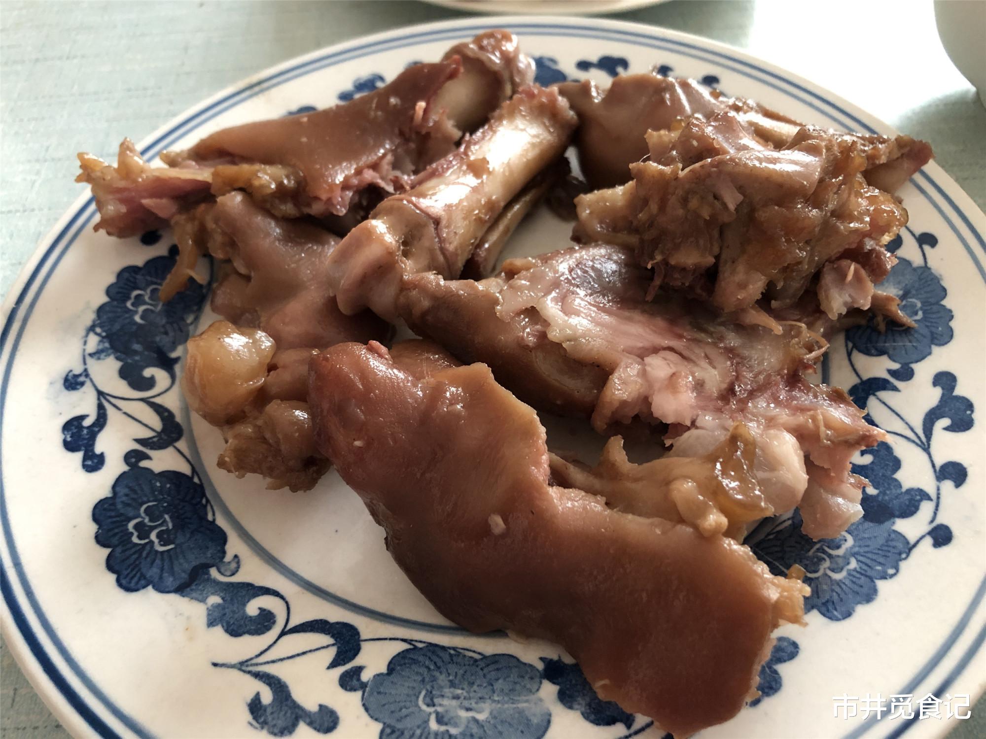 大饭店|老同学开车千里找我,没去大饭店,小店点了6盘菜,同学:太懂我了