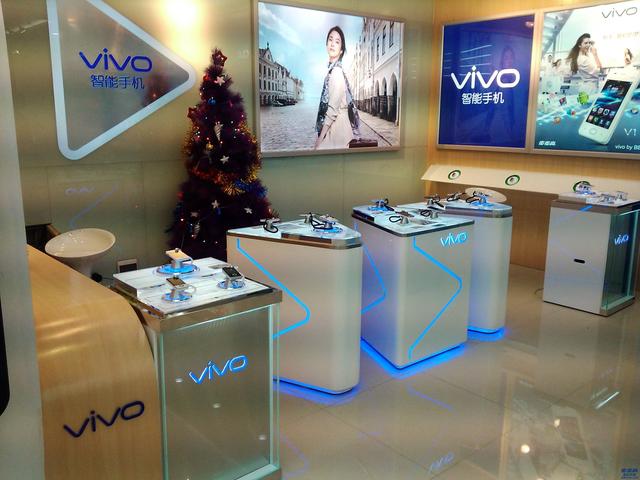 vivo|从“厂妹机”到名品牌，为啥没人说OPPO和vivo低配高价？
