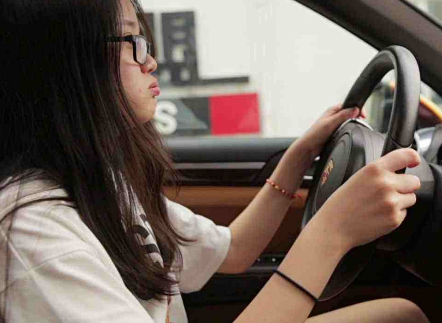 女司机|女司机首次开车跑高速，全程不见一辆车，下高速时傻了眼