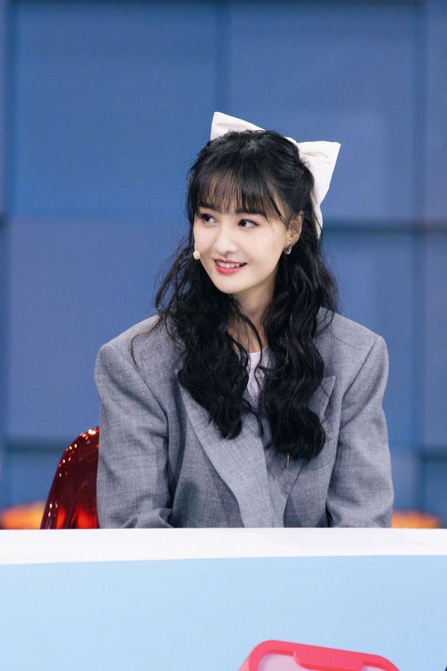 #郑爽#郑爽彻底沦为综艺咖?新综身穿针织衫美成小精灵,直言不想演偶像剧