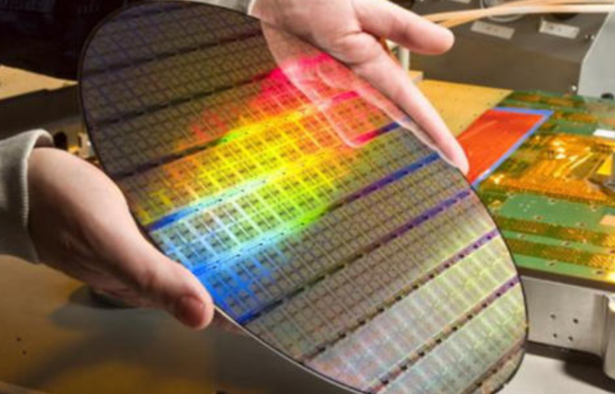 芯片|断供没用,中芯国际关键时候赢了,成功生产首款7nm芯片