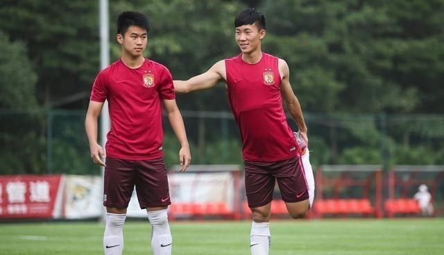 [广州恒大]恒大天才之星获得续约，发展潜力不逊李磊，16岁亮相足协杯赛场