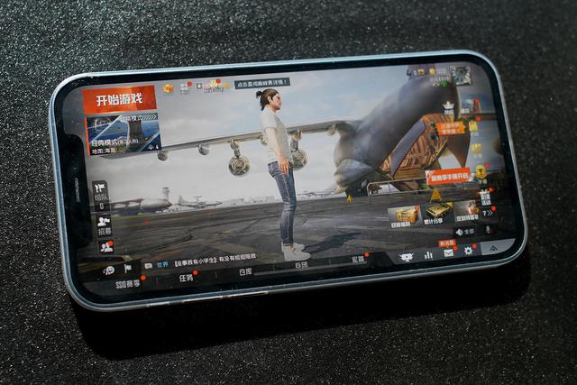 双十一|iPhone 12玩《和平精英》效果如何?超高清画质惊艳