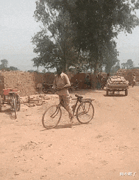 |“下过雨后去钓鱼,收获不错…”有纹身的大黄鳝?