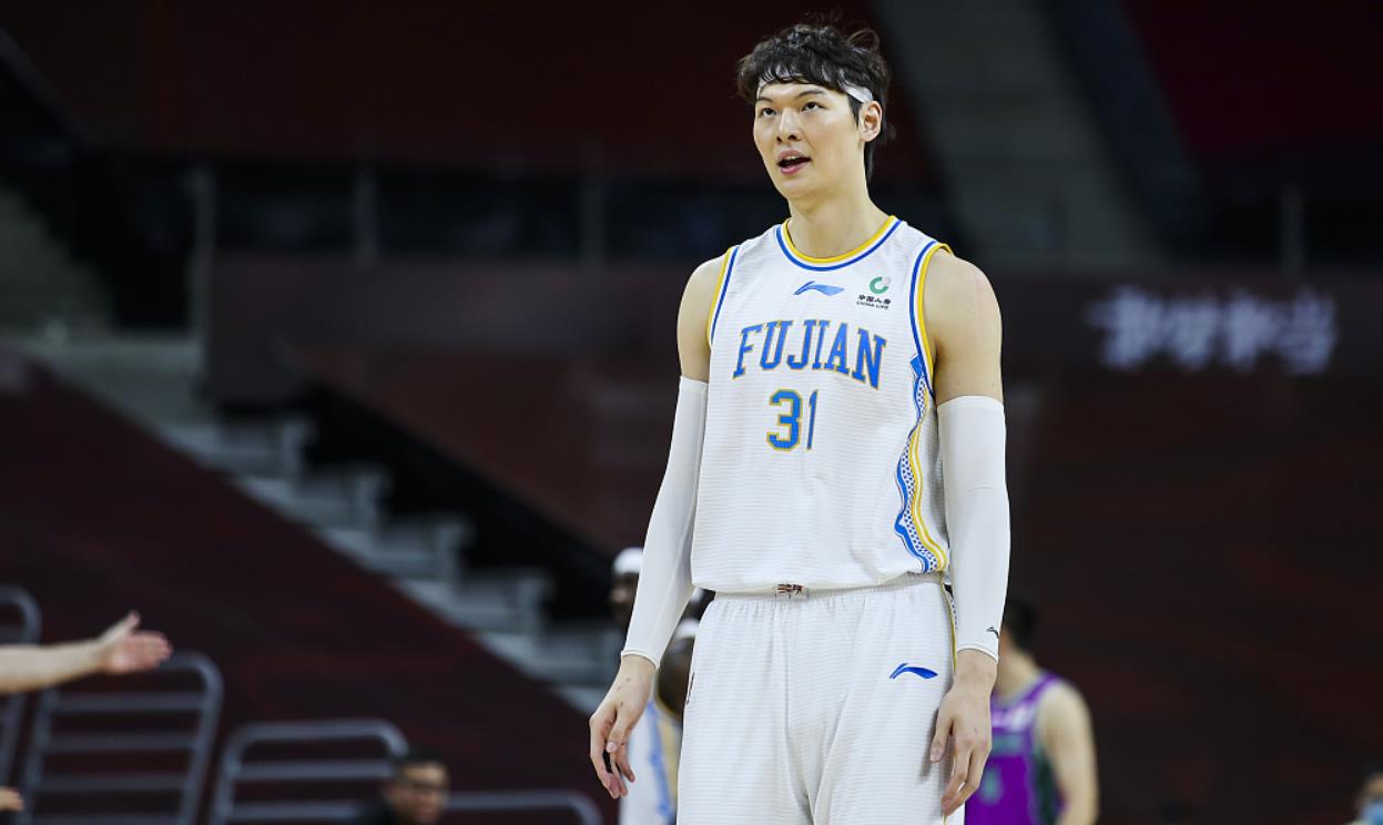 「王哲林」?三战轰下97+43，王哲林到底有多强？MVP稳了，快去辅佐詹姆斯吧