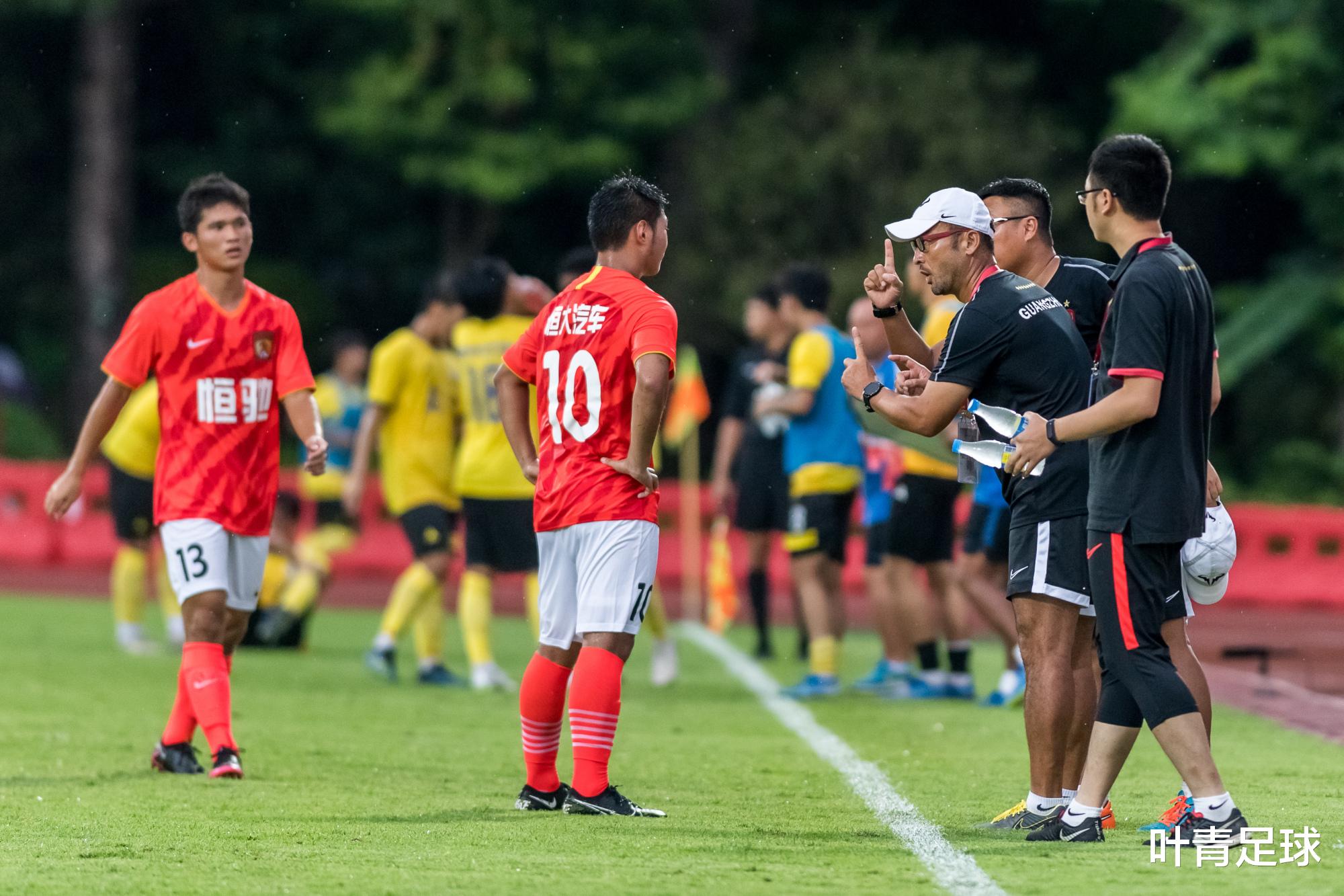 广州恒大|帽子戏法！恒大U18小将火了：7年磨炼进步飞速，梦想留洋