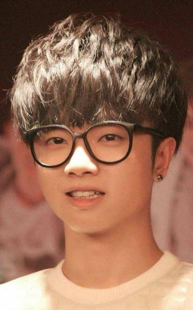 「华晨宇」李宇春帮唱华晨宇，顶流合体无人能敌，周深请来新裤子，所向披靡