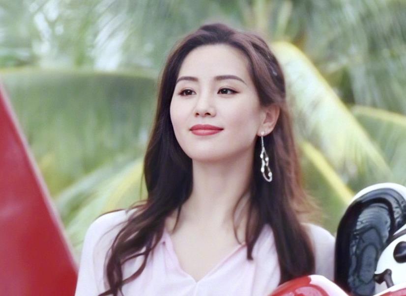 刘诗诗|刘诗诗真人长啥样？离开了精修PS，跟路人同框对比好真实