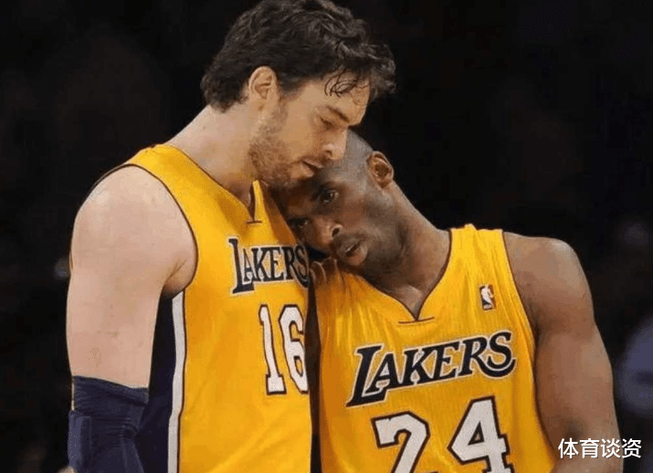 『朱芳雨』有心了!加索尔对瓦妮莎照顾有加,先送鲜花,再送蛋糕,连表爱意