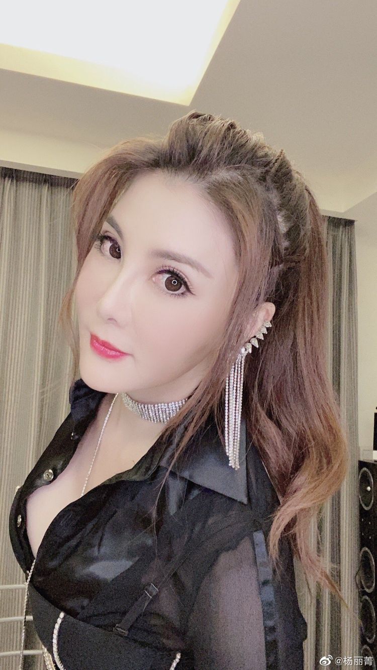 杨丽菁|52岁“打星”杨丽菁被闺蜜屏蔽曝丑照 偶像包袱碎了一地 暴怒晒原图