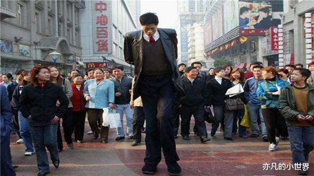 姚明|2米42“亚洲第一巨人”张俊才:和妻子相差77公分,20年没有孩子