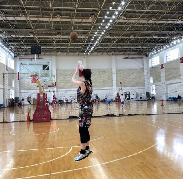 「周琦」恭喜周琦!92天恶补体重34斤!目标217cm240斤亚洲第一中锋