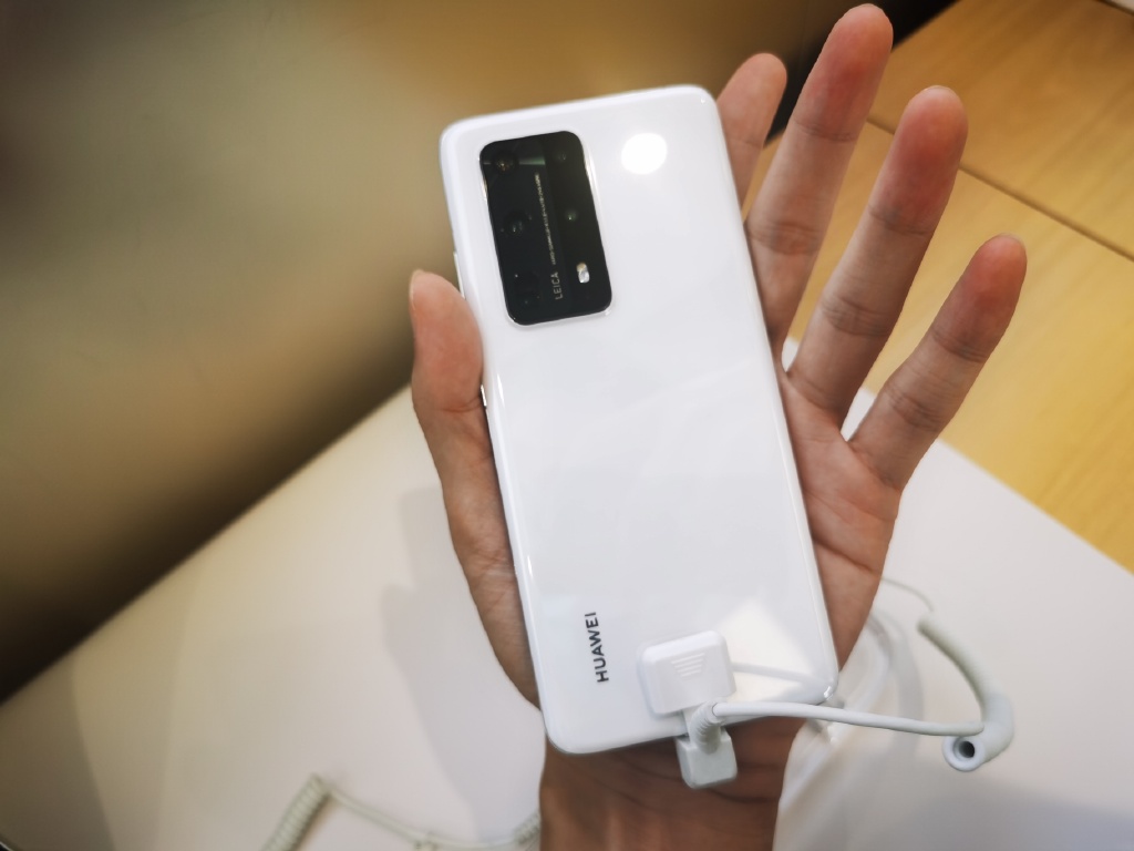 华为p40 pro+|体验华为P40 Pro+，220g是什么手感？出乎意料