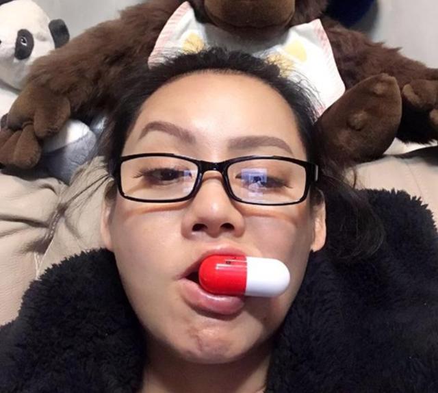 |走进演员宁静的豪宅，装修有种仙气飘飘的感觉，客厅还放着焚香炉