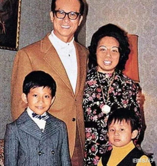 李嘉欣|1989年跨年夜，61岁李嘉诚带18岁李嘉欣回家，3小时后原配暴毙