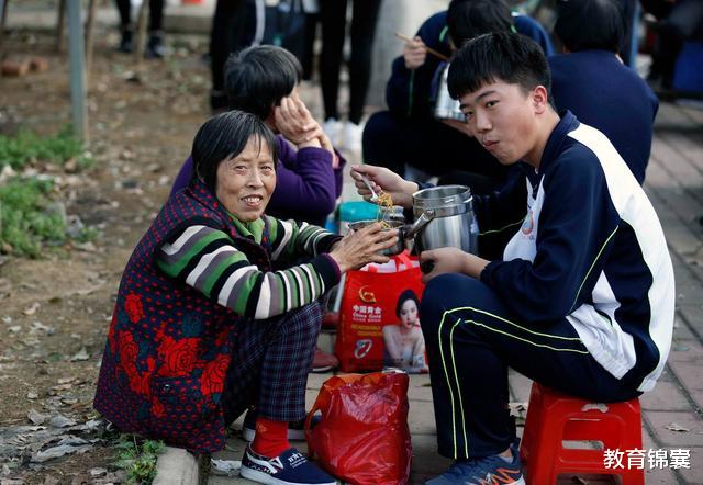 陪读|孩子升高中，需要陪读吗？过来人的经历，值得参考
