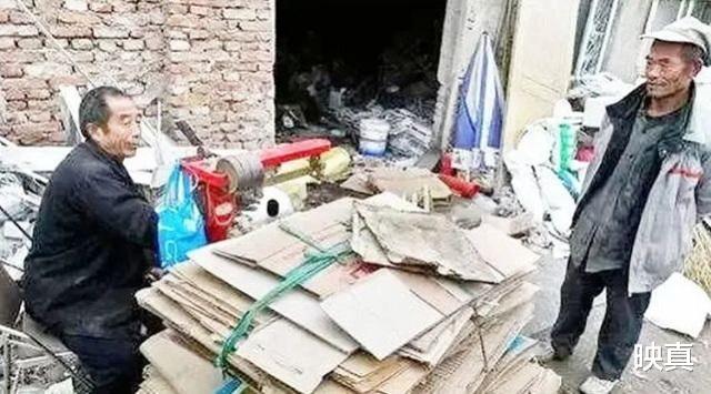 映真|废品站老板3毛钱回收一块铁疙瘩，转手卖260万，拿出10万给卖主