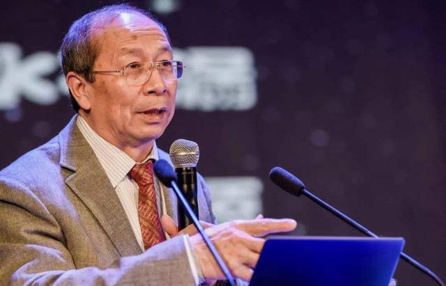 美国@移民=不爱国？看完美国入籍宣誓词，有人沉默了