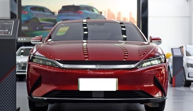 比亚迪汉|媳妇的生日礼物，花23万提辆新款比亚迪汉，车主：我想说句真心话