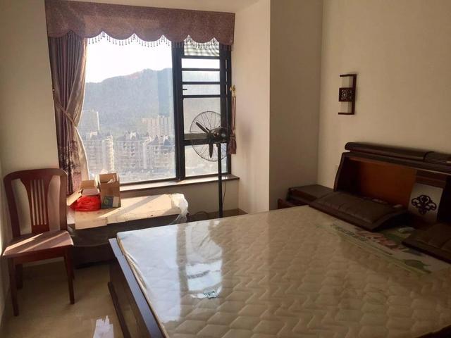 ▲新房全屋贴瓷砖，竟连空调都不用了，电视墙贴砖还省了2万！