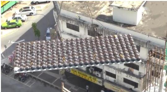 ■楼顶用混凝土已经过时了，学国外用这种1kg的小黑球，30年不漏水