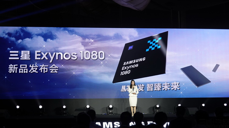 三星|手机设计再生变数，居中打孔屏为何突然吃香？