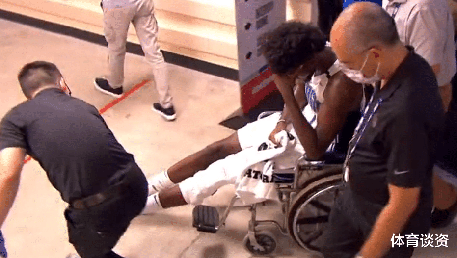 火箭队|NBA天才前锋重伤:队友捂眼不愿看,队医用毛巾捂住膝盖,掩面流泪