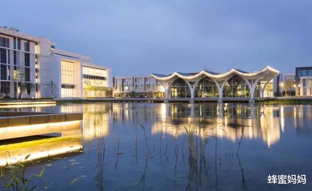 大学|3所“学费超贵”大学，但毕业薪资也高，父母：勒紧裤腰带也要读