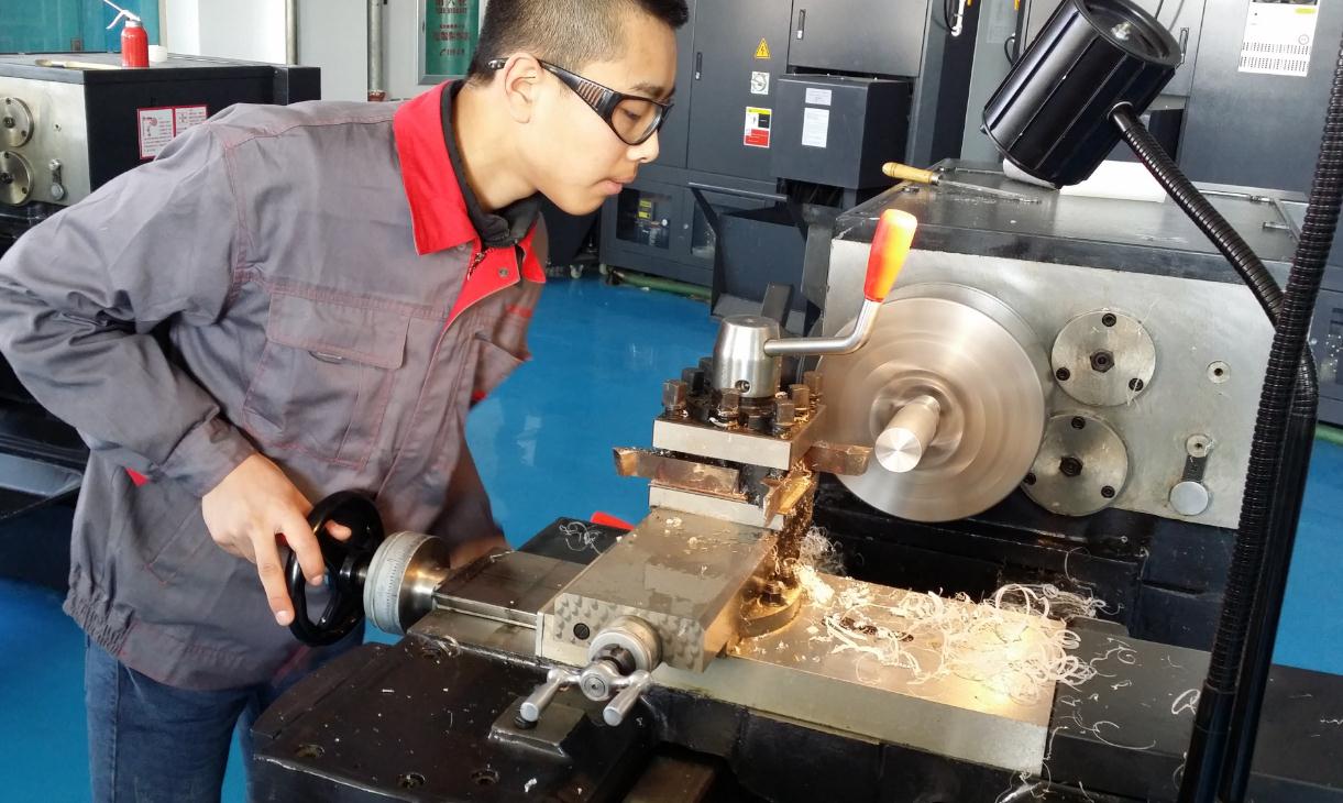 土木工程|高考男生吃香的10个专业，就业稳定，未来前途很好，很值得报考