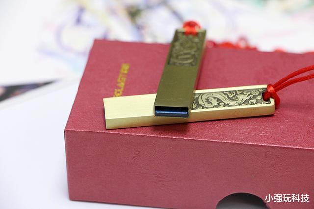 弹窗广告|古铜外观搭龙凤雕纹,高速传输带中国结,台电龙凤呈祥U盘会玩