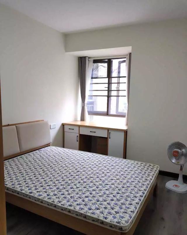 ##95㎡婚房装修花了18万!石膏线做电视墙,省钱还特漂亮