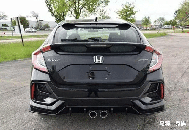 #思域#本田势不可挡，两厢思域到店，踩一脚180马力，比高尔夫还帅气！