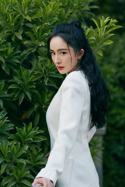 连衣裙|这身材也太撩人了！杨幂穿“毒液裙”亮相，女生看了都羡慕