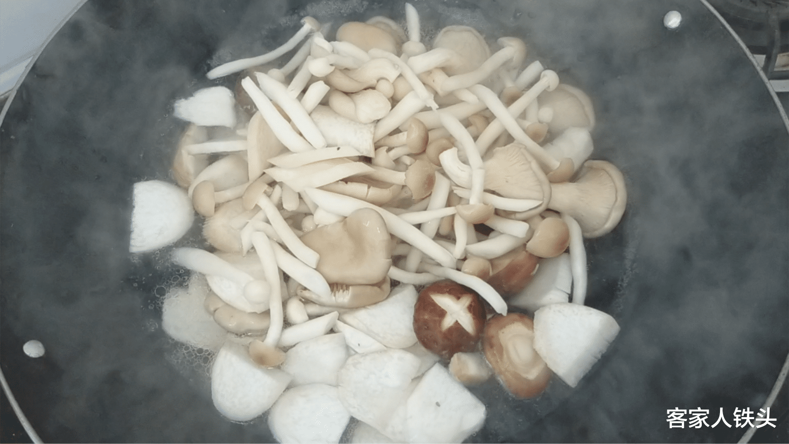 素菜|一锅适合天冷吃的素菜煲，做法简单，鲜滑爽口味道好跟吃肉一样香