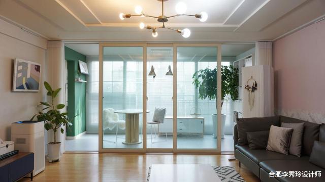 []韩国夫妻的家，把阳台的门换了，儿童房不要床，这样装修真有远见