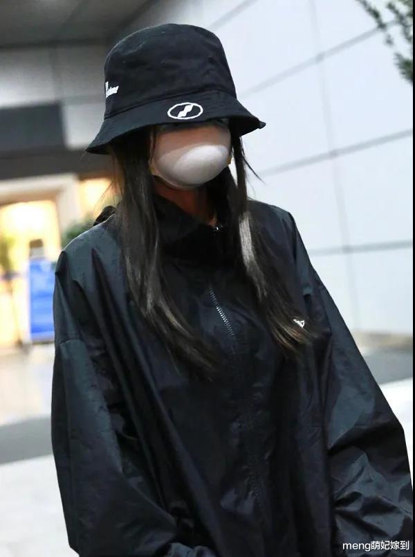 [Angelababy]baby复工后戴的“馒头”口罩火了，一般人没见过，比N95还难买