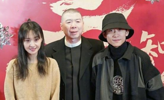 郑爽|郑爽现身《刘老根4》杀青照,站赵本山身旁,林更新也出镜
