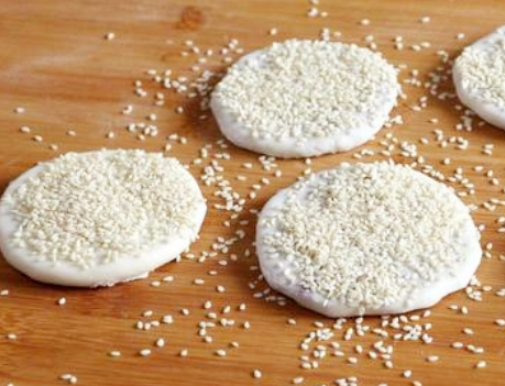 「」芝麻烧饼简单做法，无需烤箱，一次就成功，咬一口酥掉渣，真香