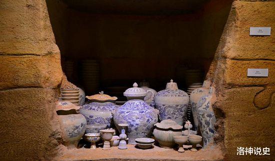 『元青花』8位农民挖到19件国宝，博物馆收藏35年，一直不敢让它们露面