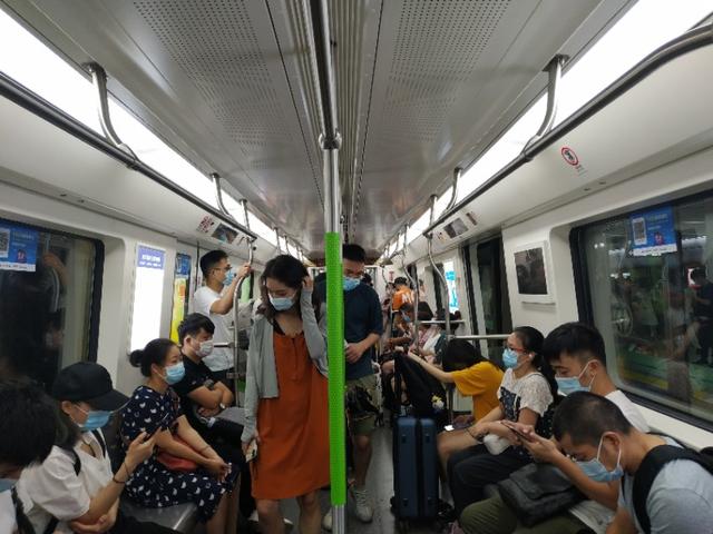 大学生|国庆不放假！进了校门就别想出去！武汉这届大学生也太惨了吧！