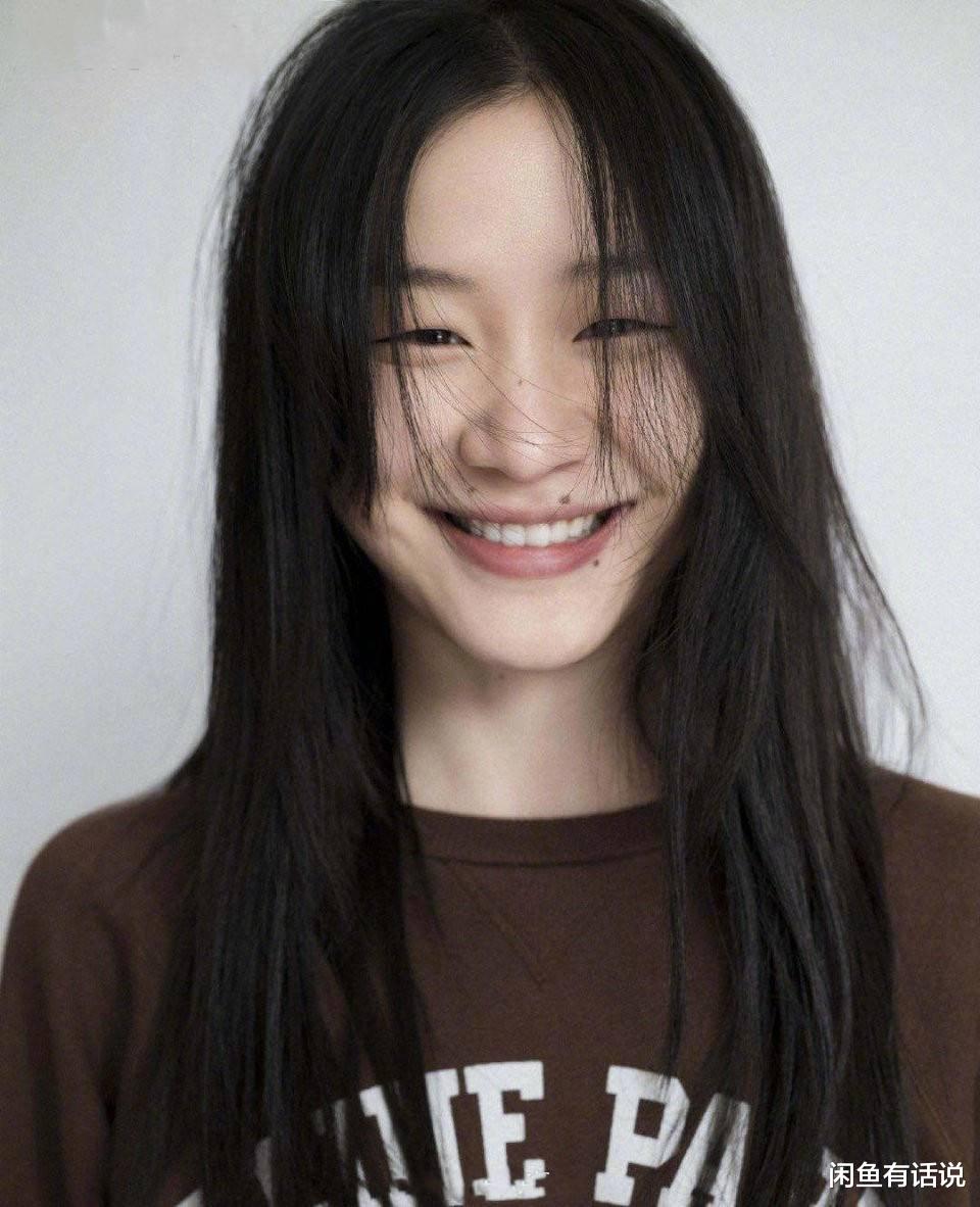 『金靖』有种“整容”叫金靖换发型，扎半丸子头时髦洋气，发量多才是关键