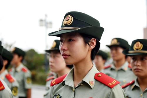 女生想进部队当兵,有那些比较好的方式?这4条途径值得选择!