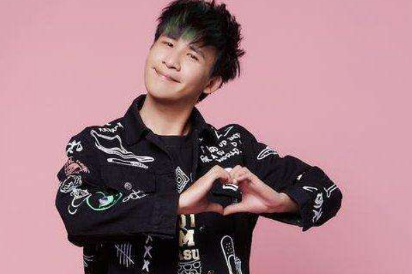 #大张伟#叫姐姐显老,叫全名不礼貌,谁注意大张伟叫贾玲?情商太高