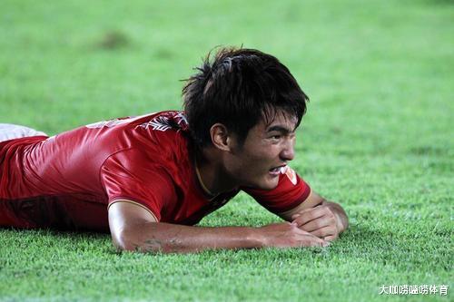 广州恒大|重大打击！恒大主力球员被送往医院，伤情不容乐观